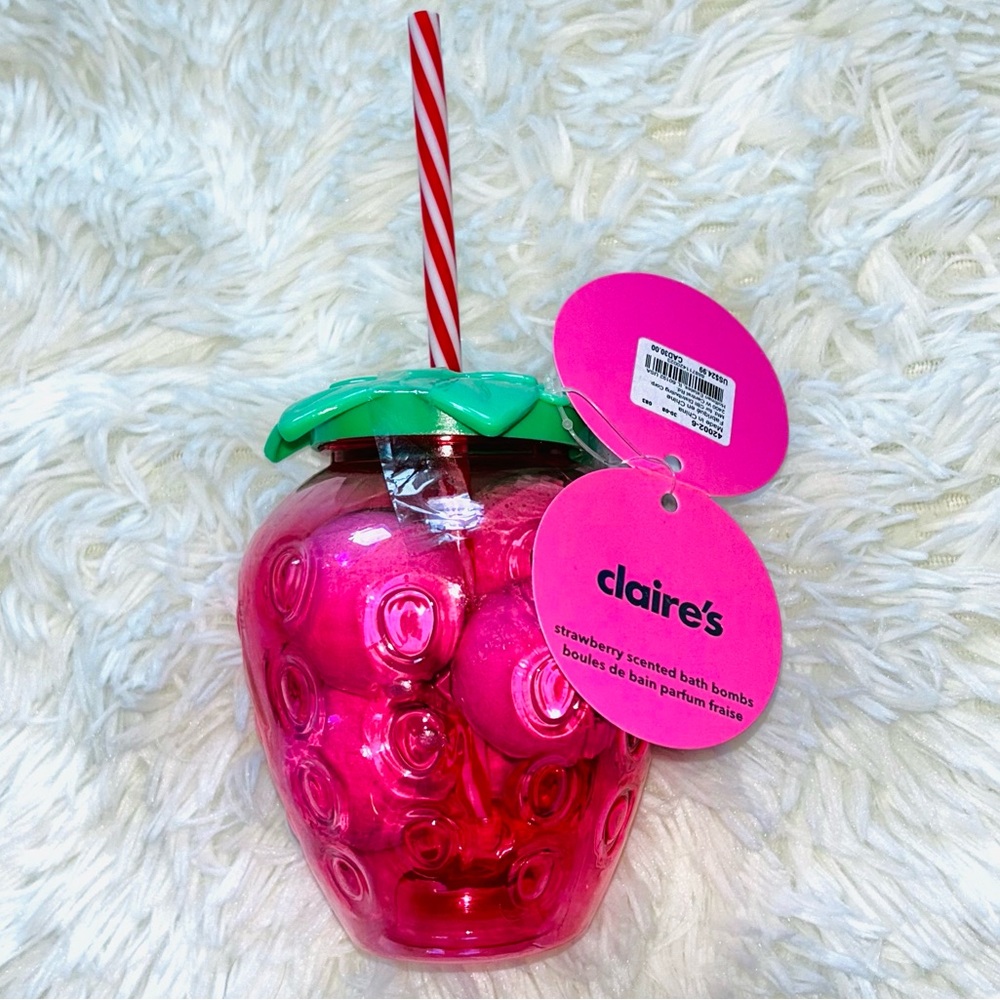 6 Bath Bombs Strawberry scented with Tumbler. Claire’s bath bombs inside Cup NEW